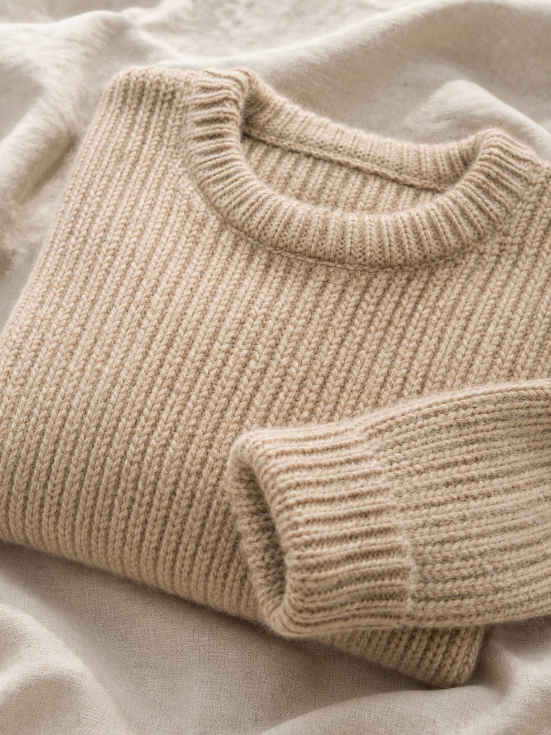 Grobstrickpullover in warmem Beige