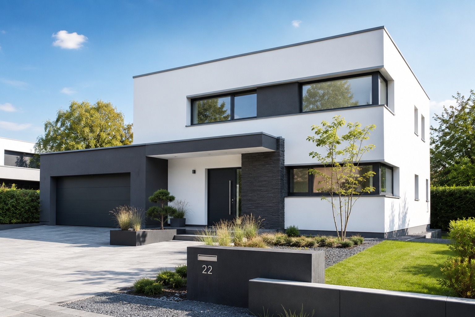 Modernes, fertiggestelltes Einfamilienhaus mit klarer Architektur